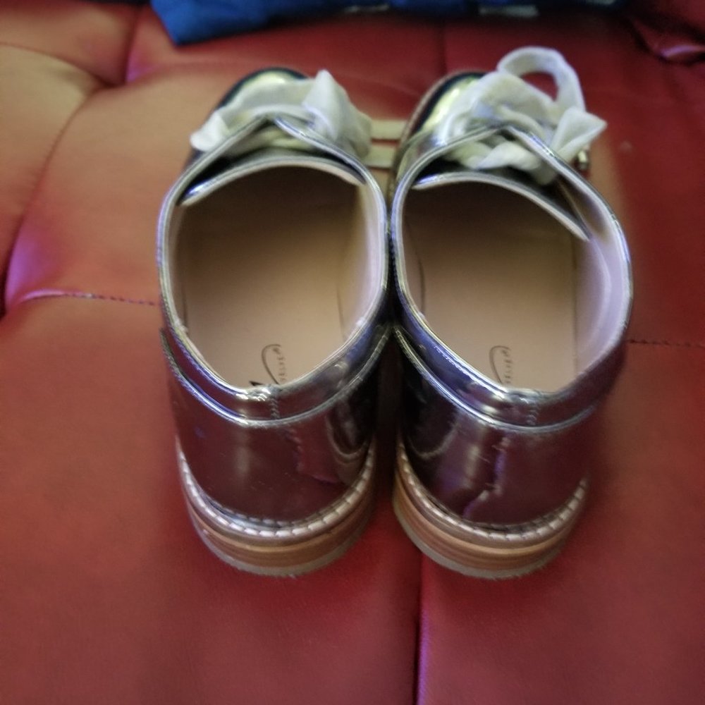 Beautiful silver mirror loafers with velvet ribbon strings size 7. 5 - Picture 5 of 7
